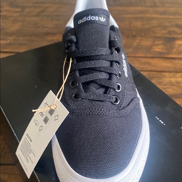 Adidas 3MC Black and White Sneakers. Mens 7.5/ Woman’s 8.5. New in box - Picture 6 of 9